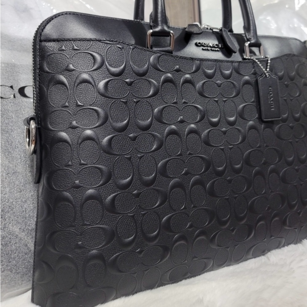 Authentic Coach computer laptop bag. NWOT( Doesn’t have shoulder strap)